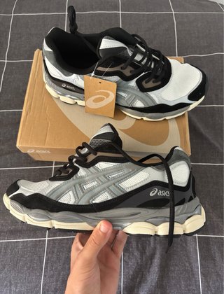 Asics Gel NYC grises y blancas