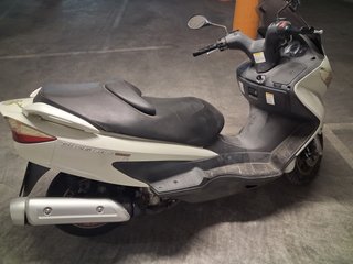 Suzuki UH125 Burgman Maxi Scooter