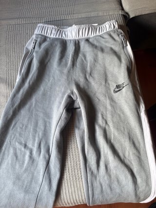 Pantalones Nike grises con cremalleras