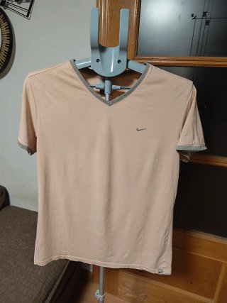 Camiseta Nike rosa cuello pico