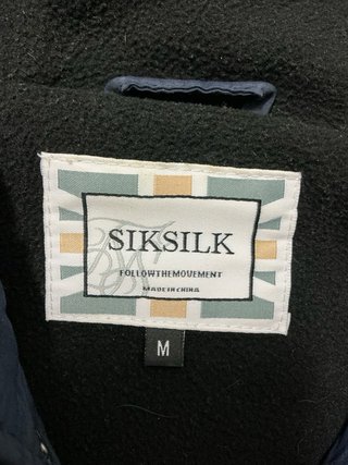Cortavientos SikSilk Azul Marino con capucha