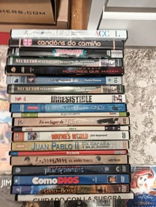Pack de 20 Películas en DVD y algún CD de musica
