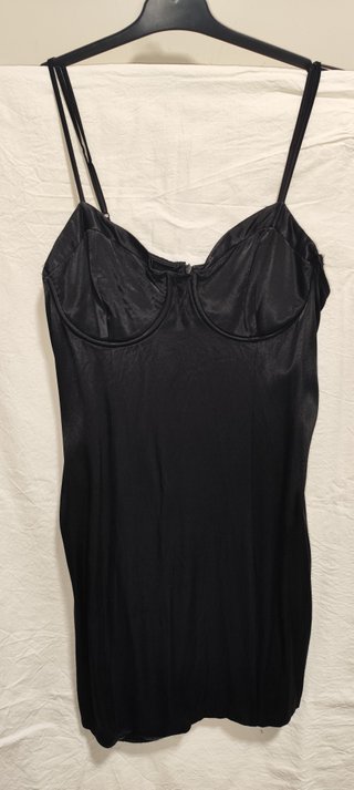 Vestido de fiesta negro satinado