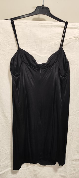 Vestido de fiesta negro satinado