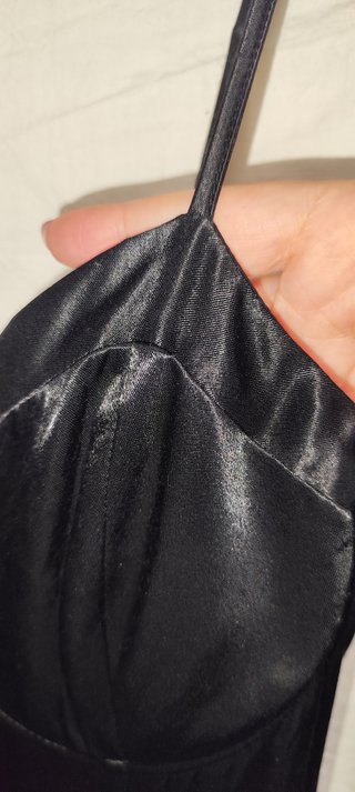 Vestido de fiesta negro satinado