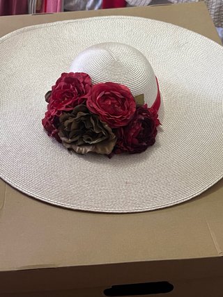 Pamela de fiesta con flores