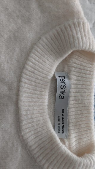 Lote 2 jerseys beige y blanco roto, talla XS.