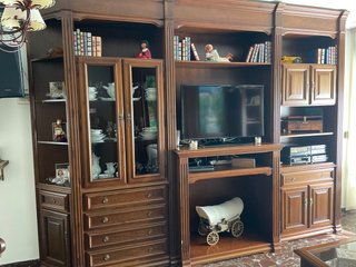 Librería de Madera de Nogal con Vitrina