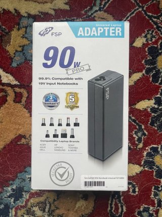 Cargador de Laptop universal. Varios adaptadores
