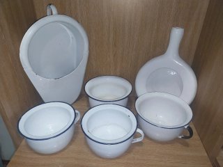 Escupidera Chapa Esmaltada Antigua