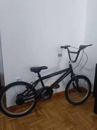 Bicicleta BMX Negra