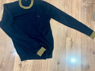 Jersey Fred Perry Negro y Dorado