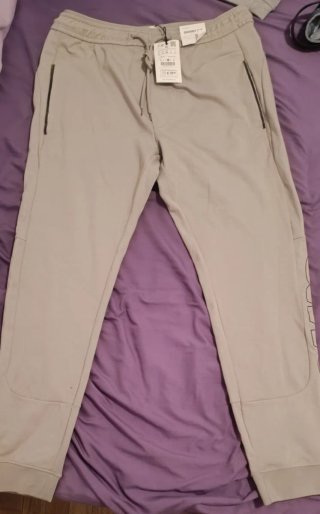 Pantalón de chándal beige con logo
