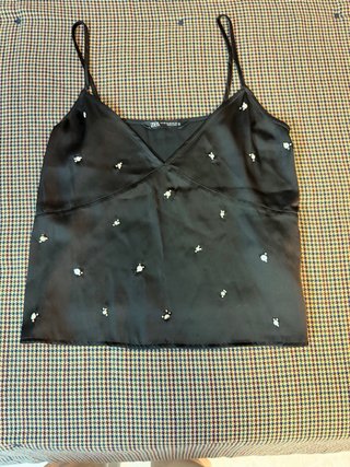 Conjunto de pantalones y 2 tops de fiesta