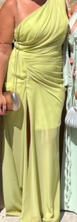 Vestido largo verde con detalles dorados