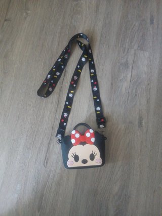 Pequeño bolso Minnie Mouse. Material Silicona.