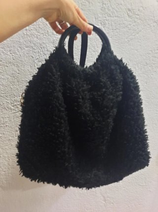 Bolso negro borreguito con asas