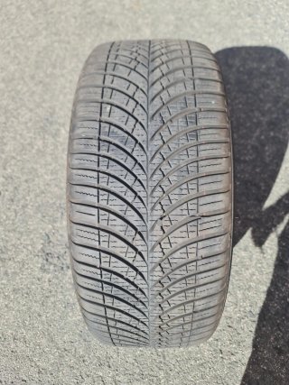 Neumático Goodyear 225/45/17
