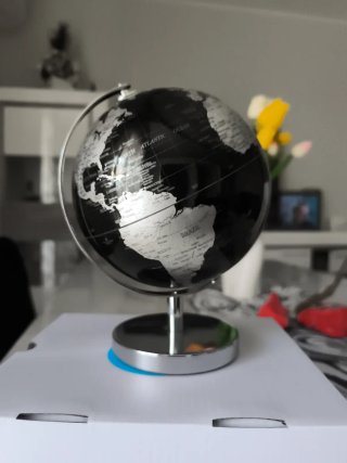Mappamondo da tavolo nero e argento