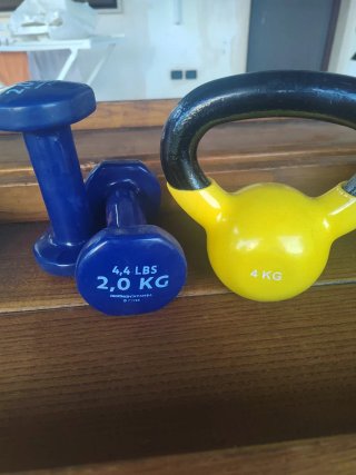 Set Pesi Palestra: 2 Manubri e 1 Kettlebell
