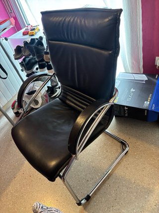 Silla de despacho negra