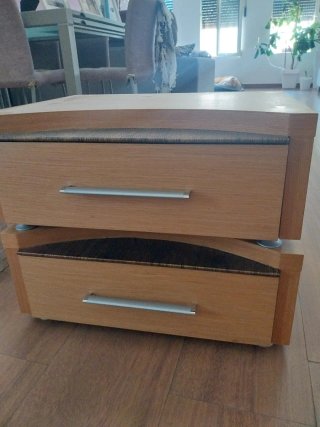 Set de 2 Mesitas de Noche de Madera
