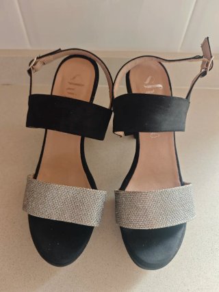 Sandalias de Plataforma Negras y Plateadas