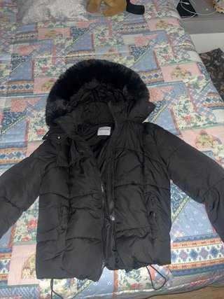 Chaqueta Bershka Negra con Capucha