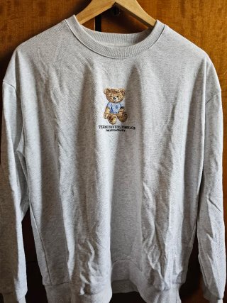 Sudadera Gris con Osito Bordado