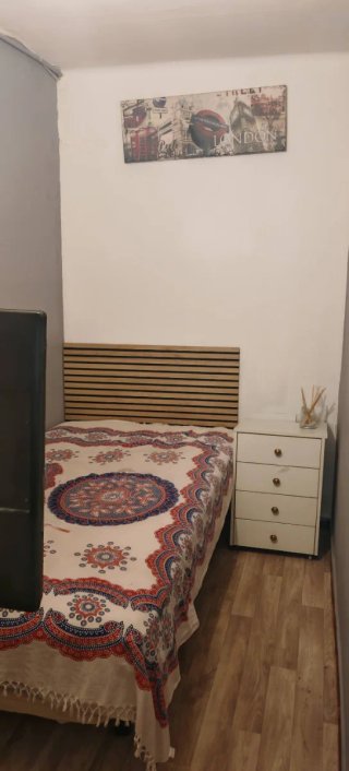 Habitación completa con cuadro de Londres