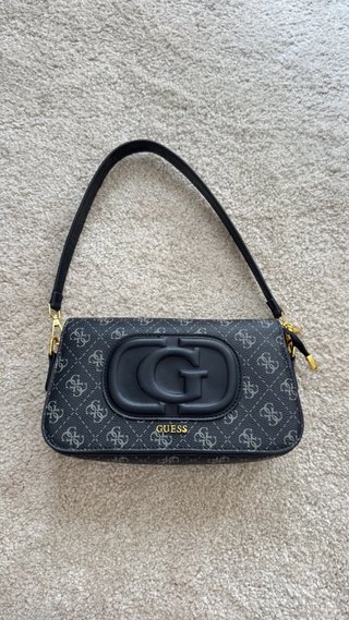 Bolso Guess Negro y Dorado