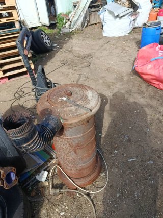 Estufa de leña metálica