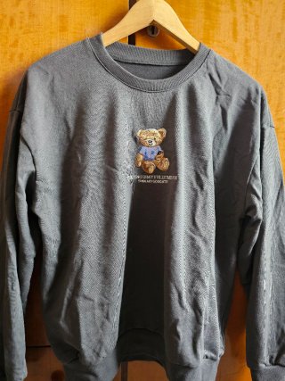 Sudadera Gris con Osito Bordado