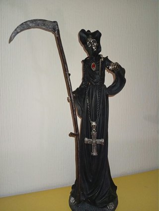 Figura Santa Muerte con guadaña
