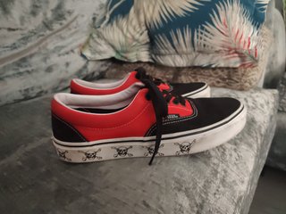 Zapatillas Vans Negras y Rojas