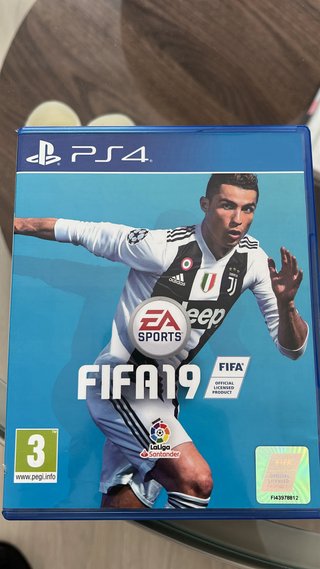 PS4 500 GB + controller + GTA V, FIFA 19 e FIFA 20