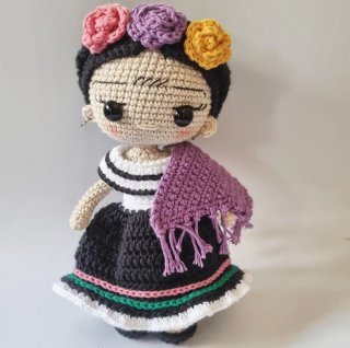 Muñeca Frida Amigurumi Tejida a Mano