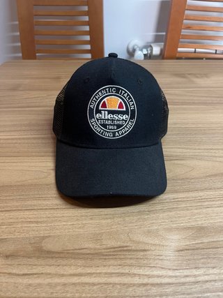 Gorra Ellesse Trucker Rejilla Negra Heritage