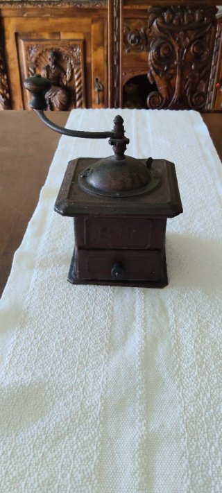 Molinillo de café antiguo