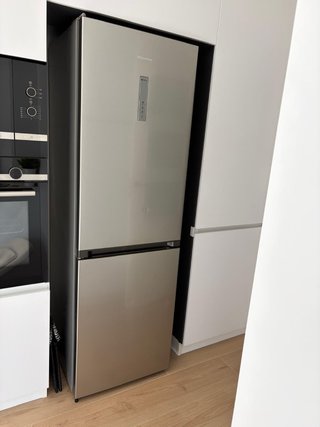 Nevera Hisense plateada