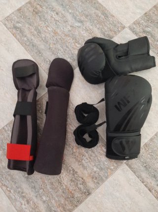 Equipo Kickboxing Guantes y Protecciones