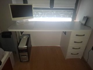 Escritorio Blanco con Cajonera