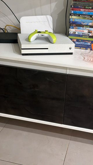 Xbox One Blanca con Mando Verde