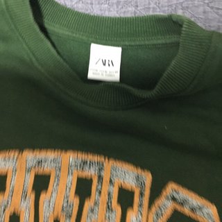Sudadera Zara sin capucha verde y blanca