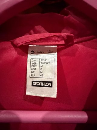 Chaqueta Quechua acolchada rosa y roja