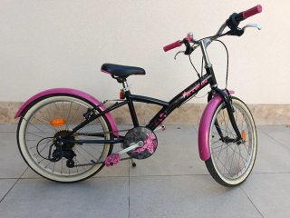 Bicicleta B-Twin Negra y Rosa