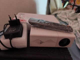Mini proyector LED blanco y negro