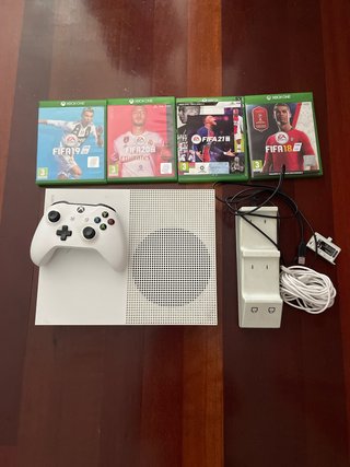 Xbox One S 1TB + Mando Original + Base de Carga +
