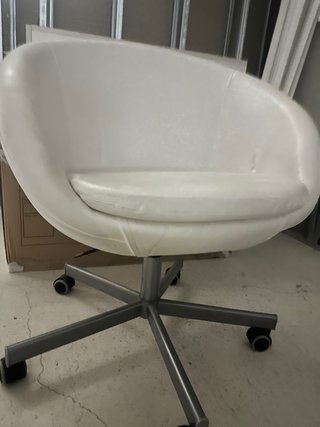 Silla de escritorio blanca