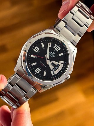 Reloj Casio Edifice Plateado y Negro